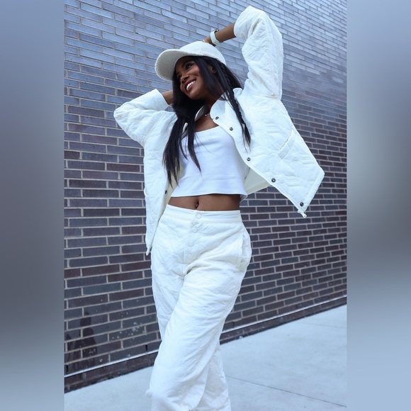 Fabletics Apres Ski Quilted Taper Jogger Pant Egret - Picture 1 of 9